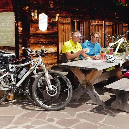 シャレー Almdorf Zillertal, フューゲン